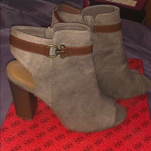 Gray/Taupe open toe booties